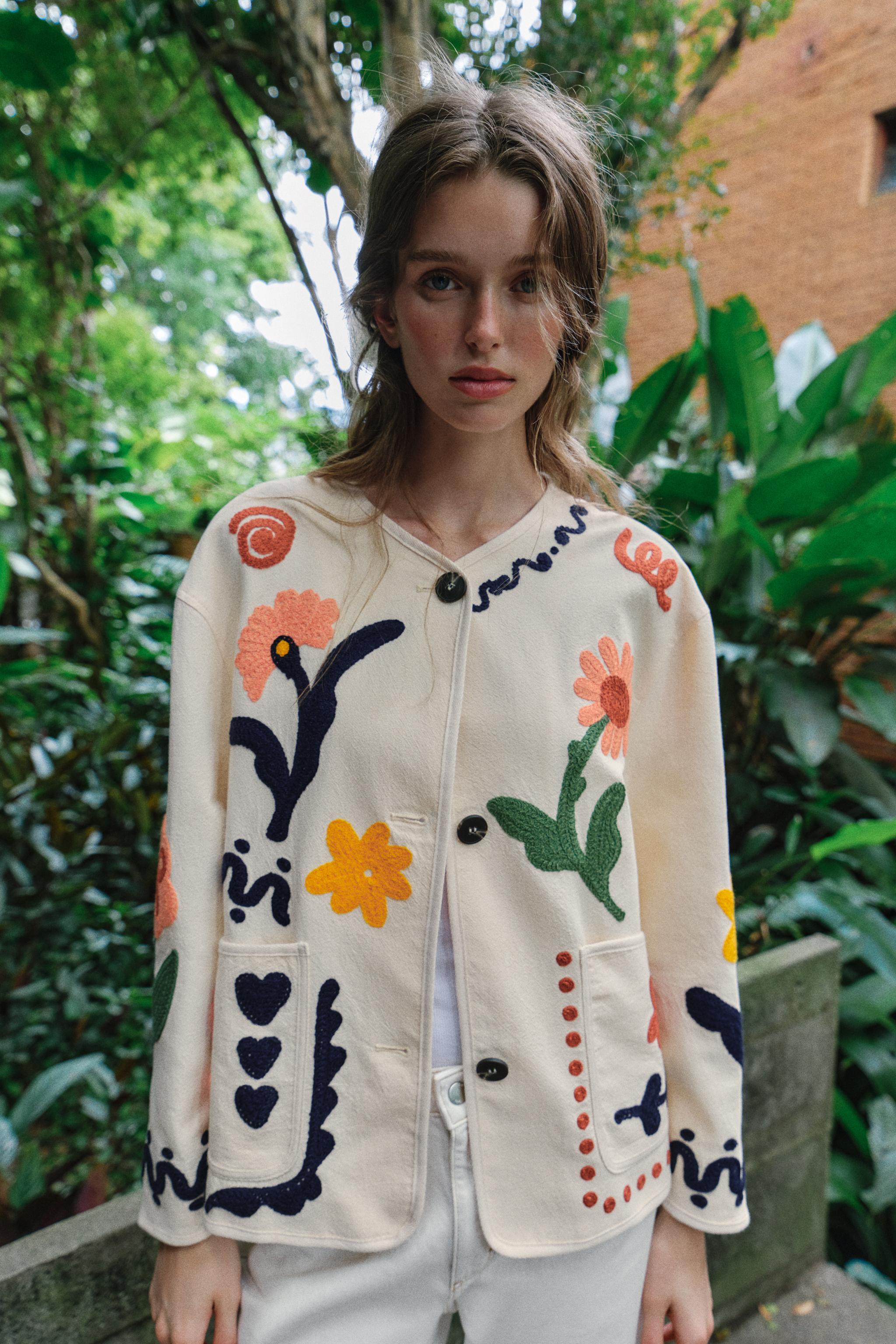 GILET BRODÉ À FLEURS 100% COTON